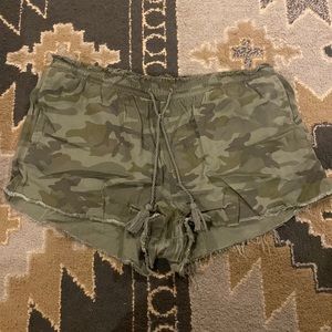 Large Knox Rose Camo Shorts